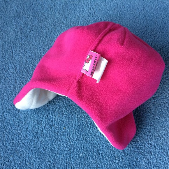 Girl's Hello Kitty Winter Hat - Picture 4 of 5